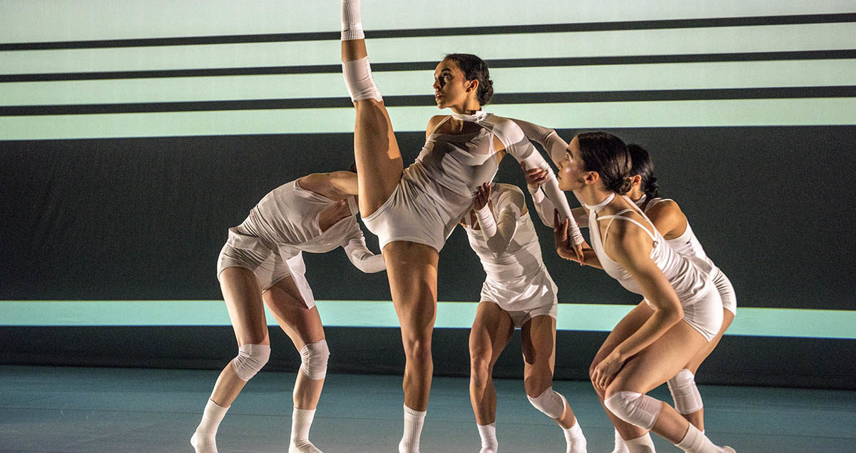 Wen Wei Dance, Ying Yun, photo by Chris Randle.