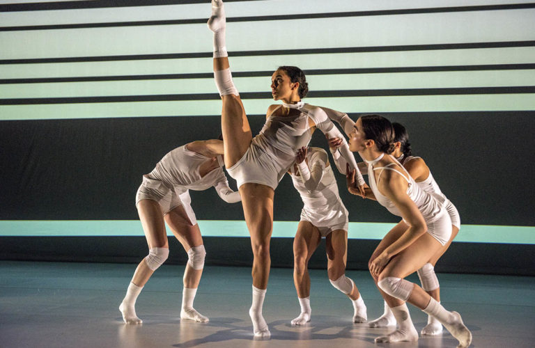 Wen Wei Dance, Ying Yun, photo by Chris Randle.